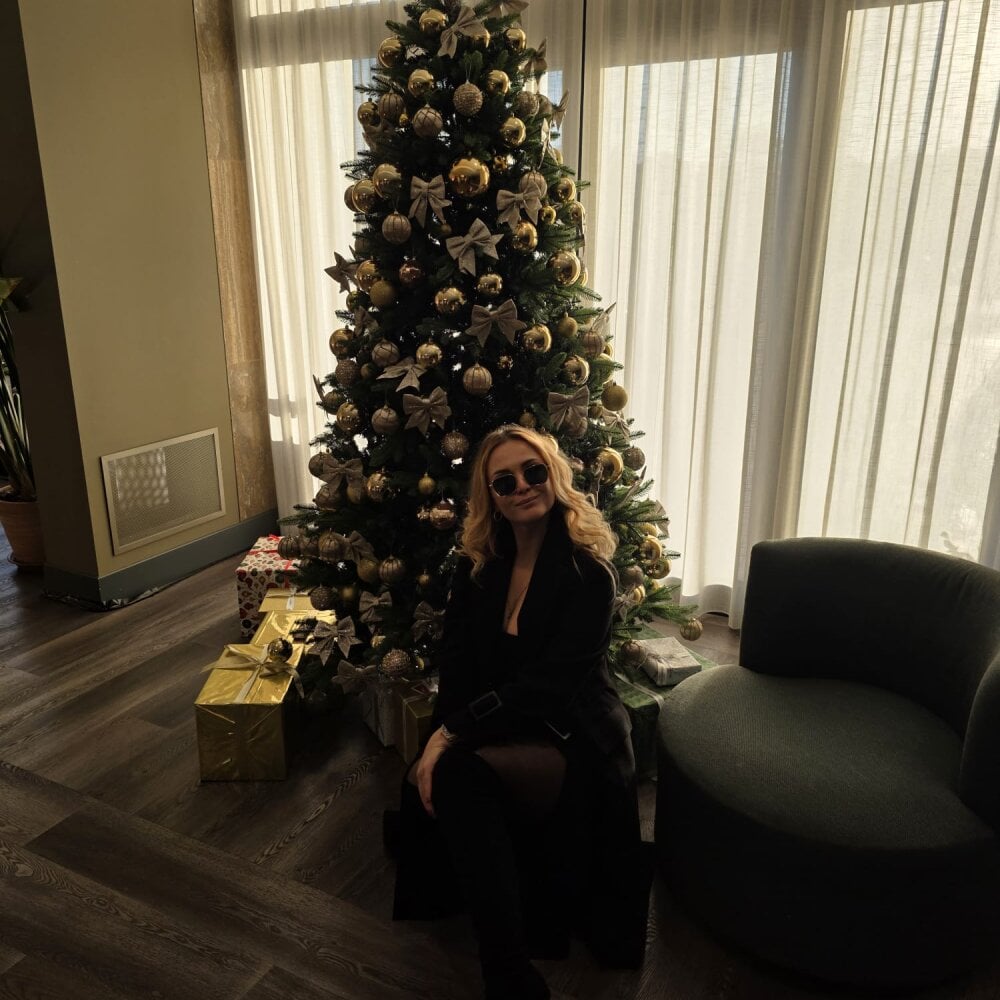 sexlivecamsites.com xorinaya livesex profile in behind-youboo-o cams