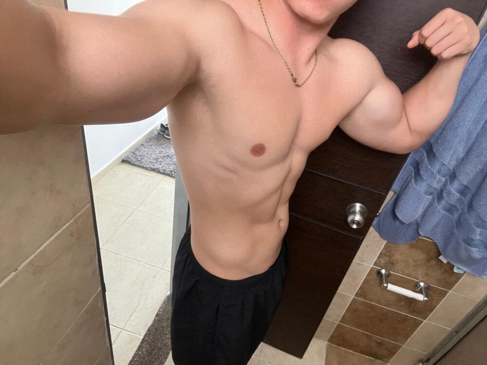 hank_222 from stripchat