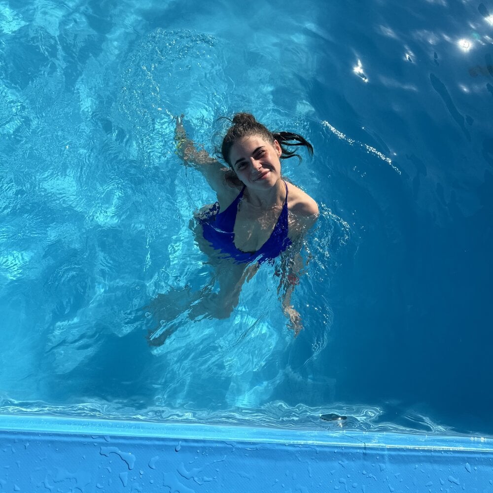 Live sex webcam photo for Bella_Foryou #289982795