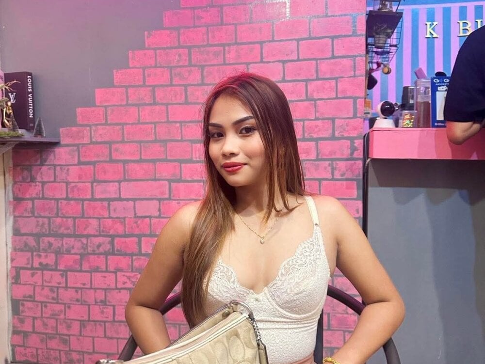 cheapadultsexcams.com christianashowell livesex profile in hazel-eyes cams