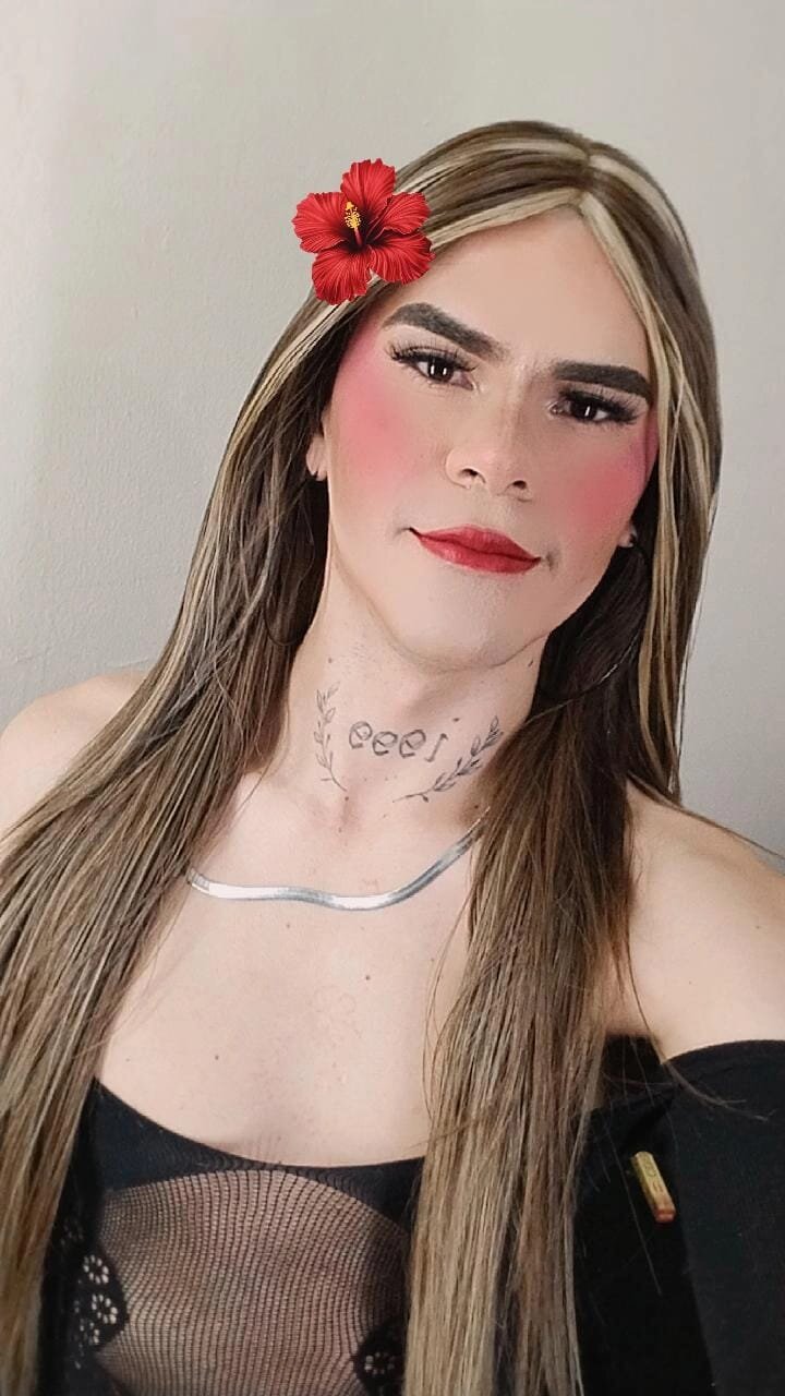 Danniela_-