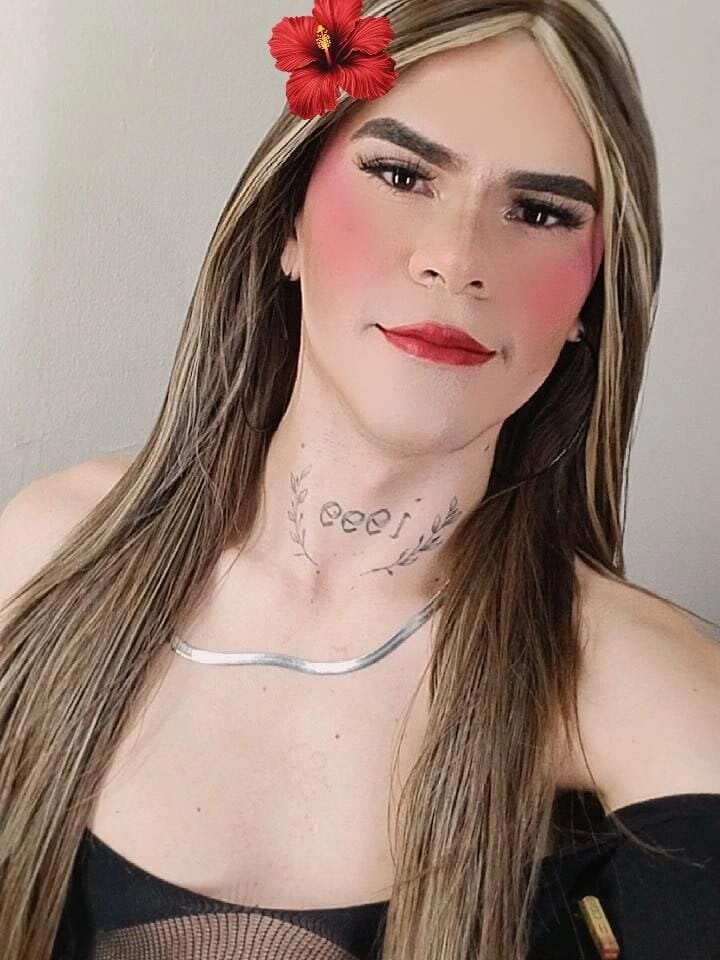 danniela_- from stripchat