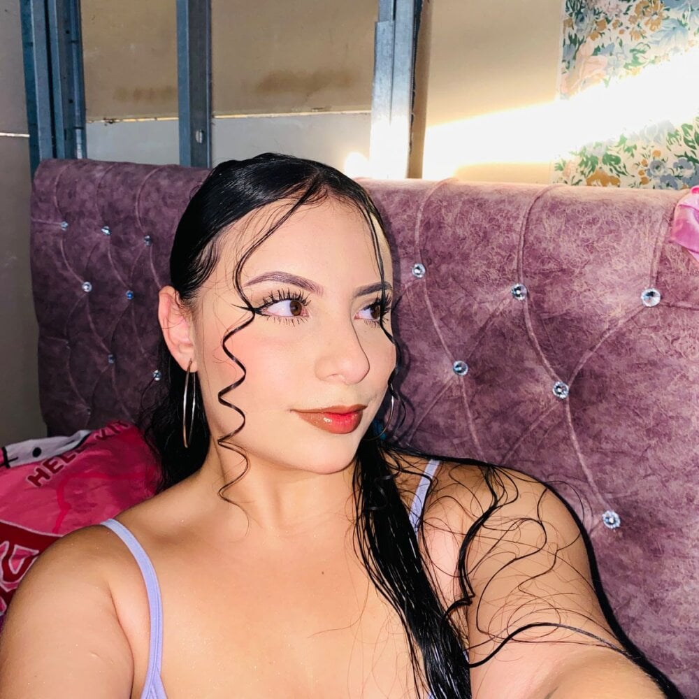 stripchat andrea-vega webcam profile pic via xxx-topcamgirls.com