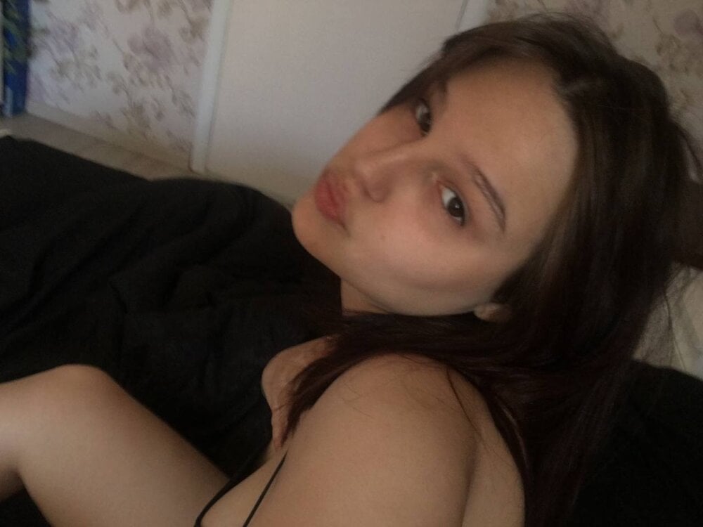 elivecams.com kiki_mikki_ livesex profile in caucasian cams