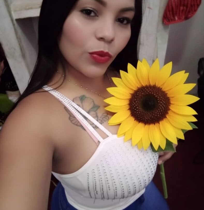 pornos.live ahiza livesex profile in mature-latin cams