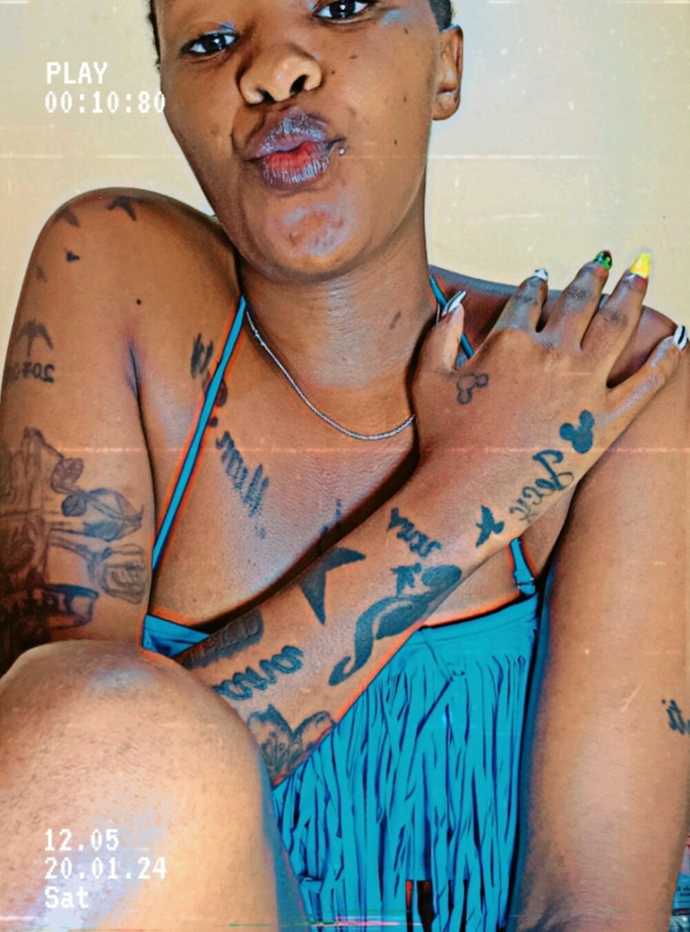 Live sex webcam photo for Queen_sexxxy3 #289640969