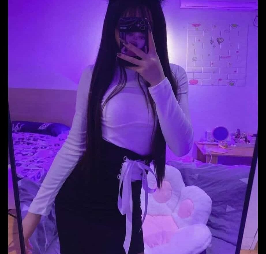 sleekcams.com leylya livesex profile in brown-eyes cams
