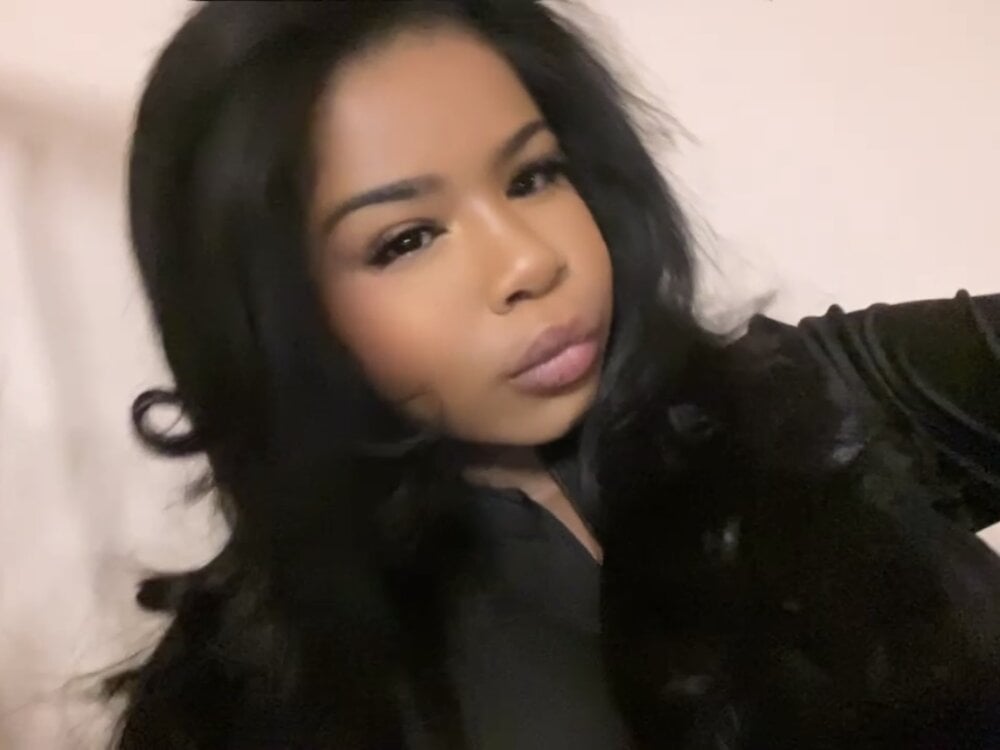 pornsexycams.com londyngirl livesex profile in europe-secret-place-3 cams