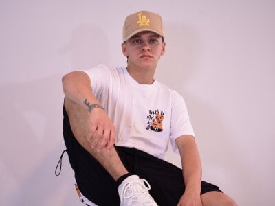 Max_Oregon_ Male Latina Online Webcam Striptease