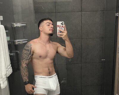 desmond02_ from stripchat