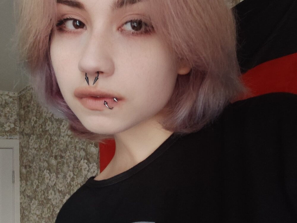 elivecams.com caramelleia livesex profile in granny cams