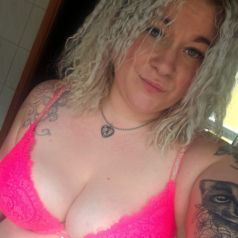 glamcambabes.com sweetprincess93 livesex profile in english cams