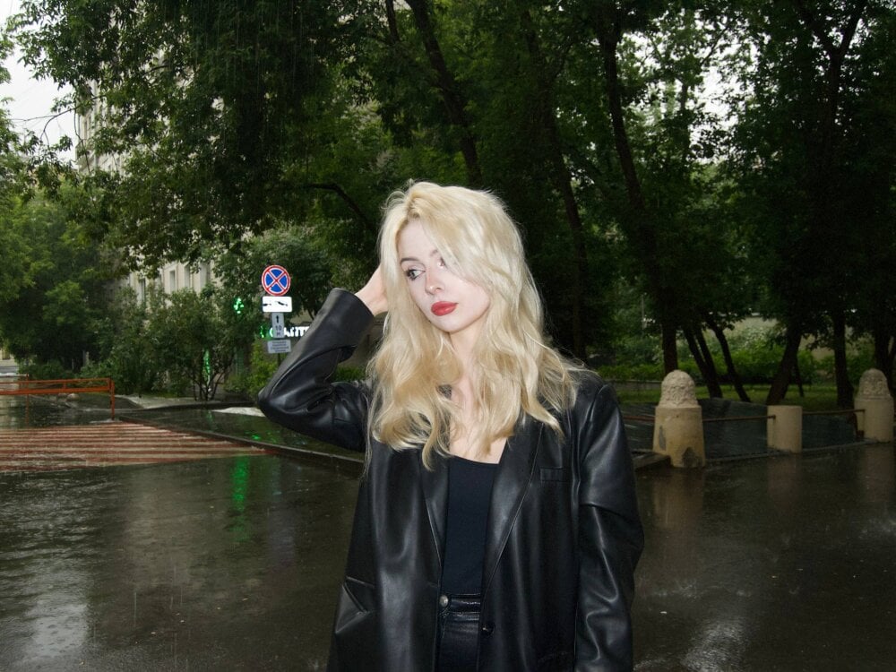 cheapadultsexcams.com daylesileo livesex profile in blond-hair cams