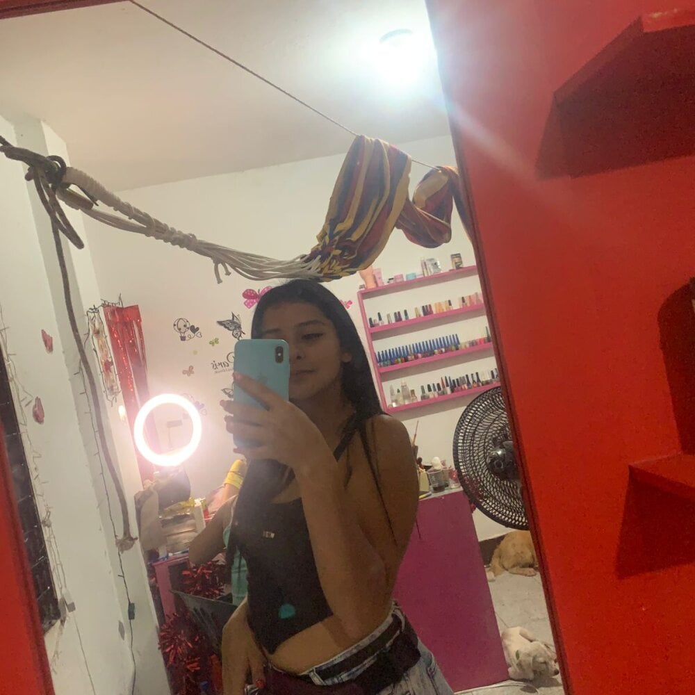 cam-performer.com sweettentesion livesex profile in but-was-born-in-narva cams