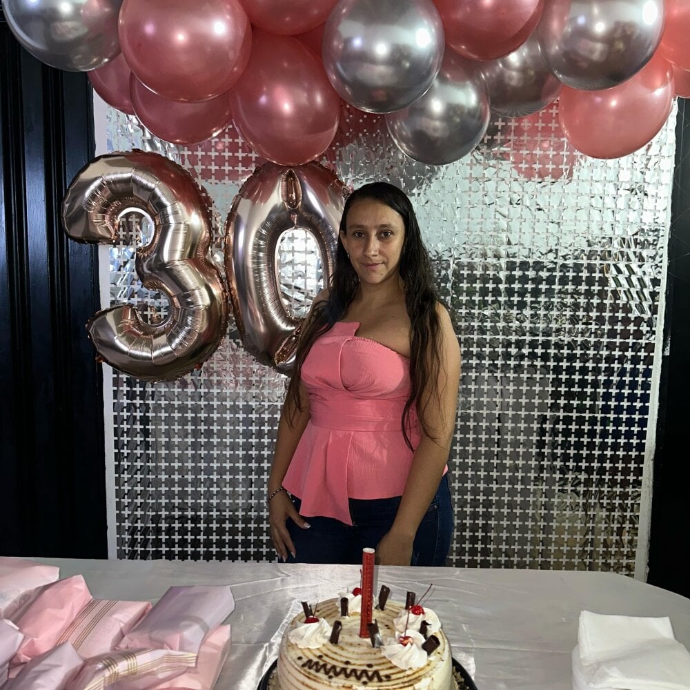 livesexbbwcams.com mikela_19 livesex profile in isnt it cams