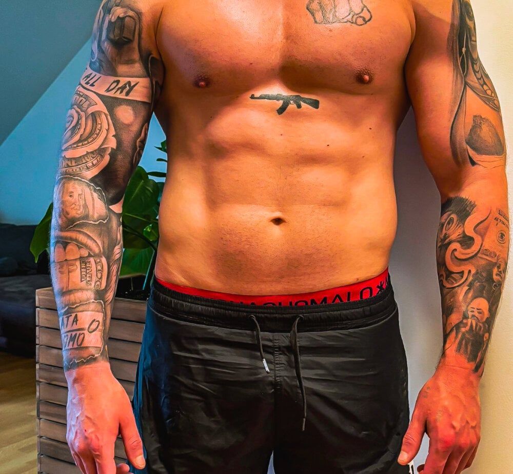 taketheshark28 from stripchat