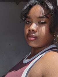 Negrita_plussay's Offline Chat Room