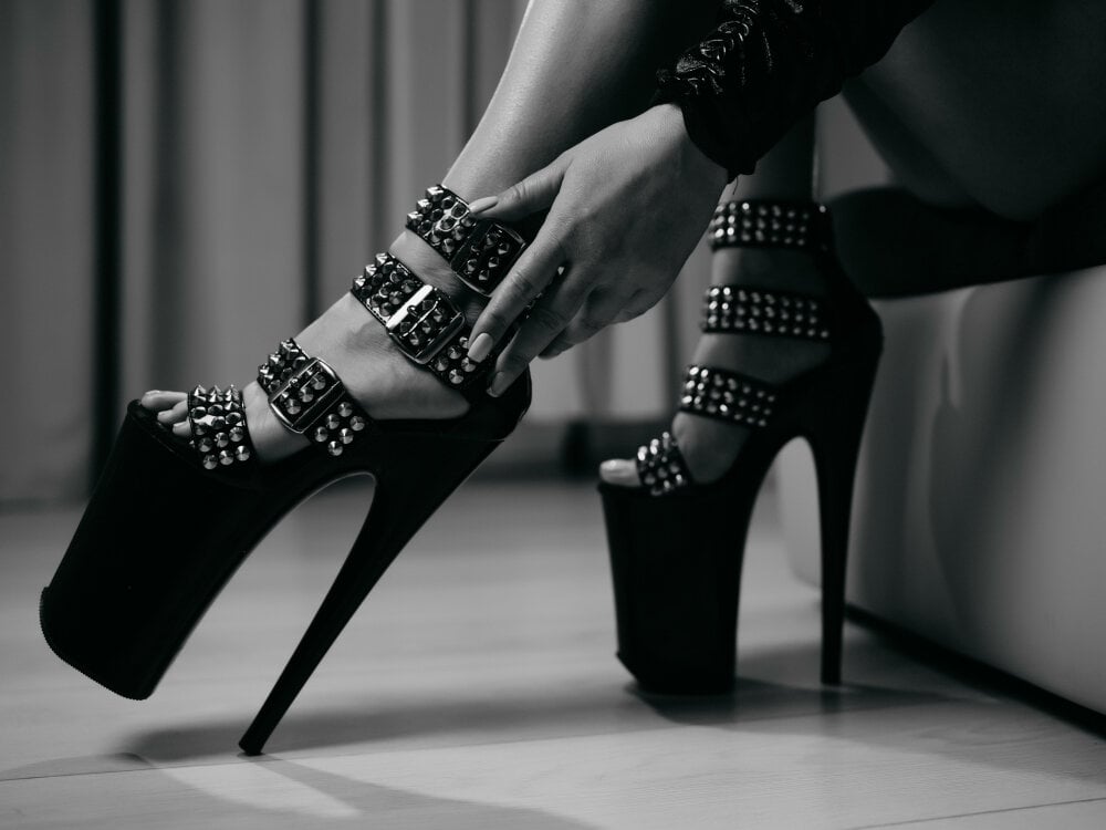 adonamazzaraa's Offline XXX Chat