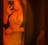 Yazmin_wordhot Adlı Modelin Çevrimdışı Sohbet Odası