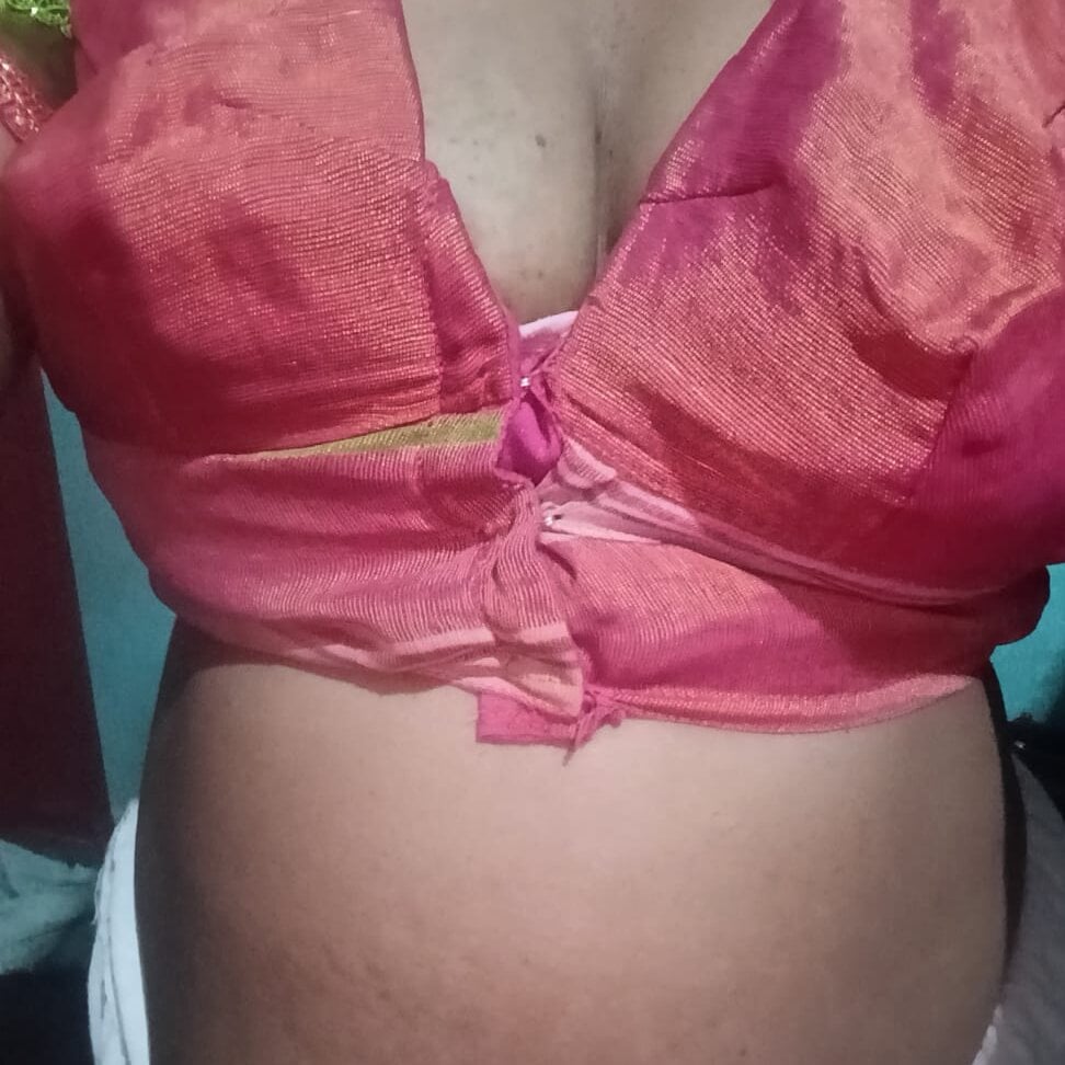 Tamilmeeraa's Offline XXX Chat