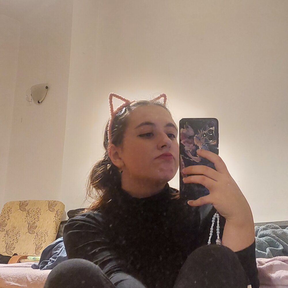 Live sex webcam photo for AlisiaKotik #292602521