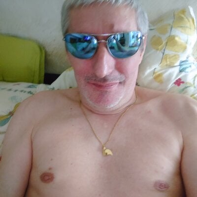 Cedricmartin Male Top Live Webcam Strip