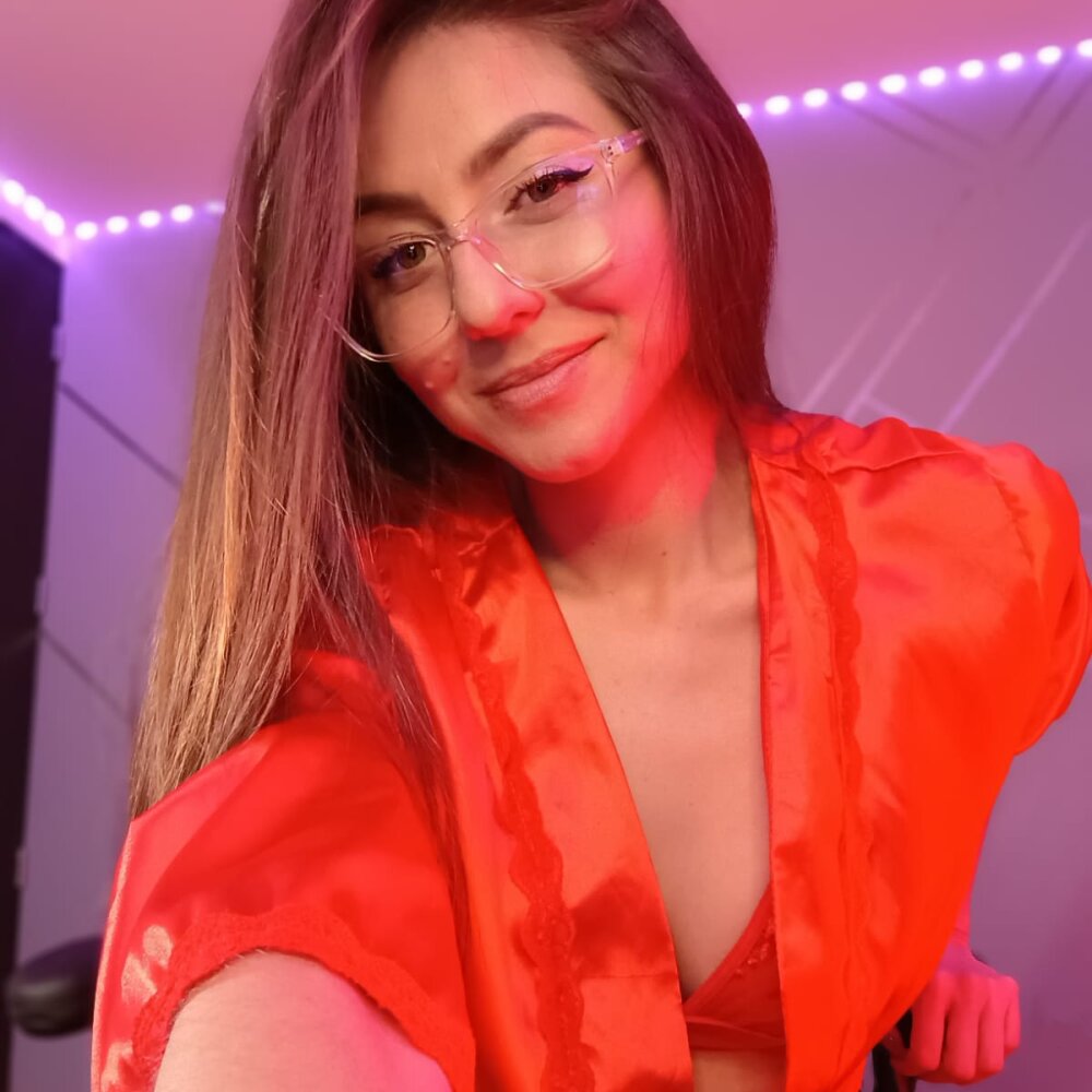 Live sex webcam photo for Ich_Bin_Julia #290222649