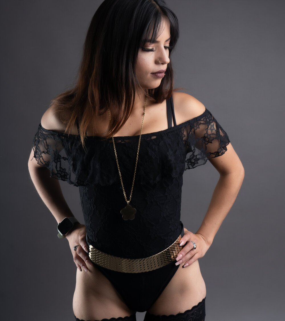 Mia_Holly__