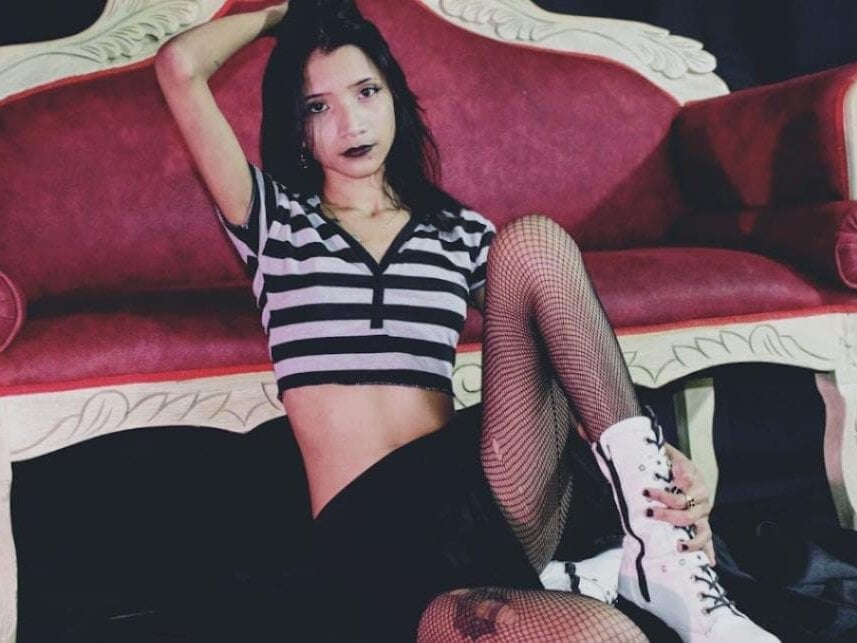 chatnmate.com hilda_nova livesex profile in granny cams