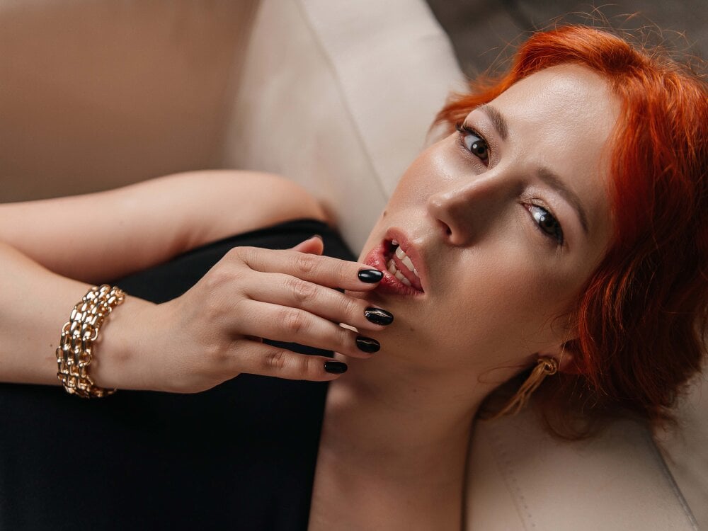 evie_berret webcam profile - German