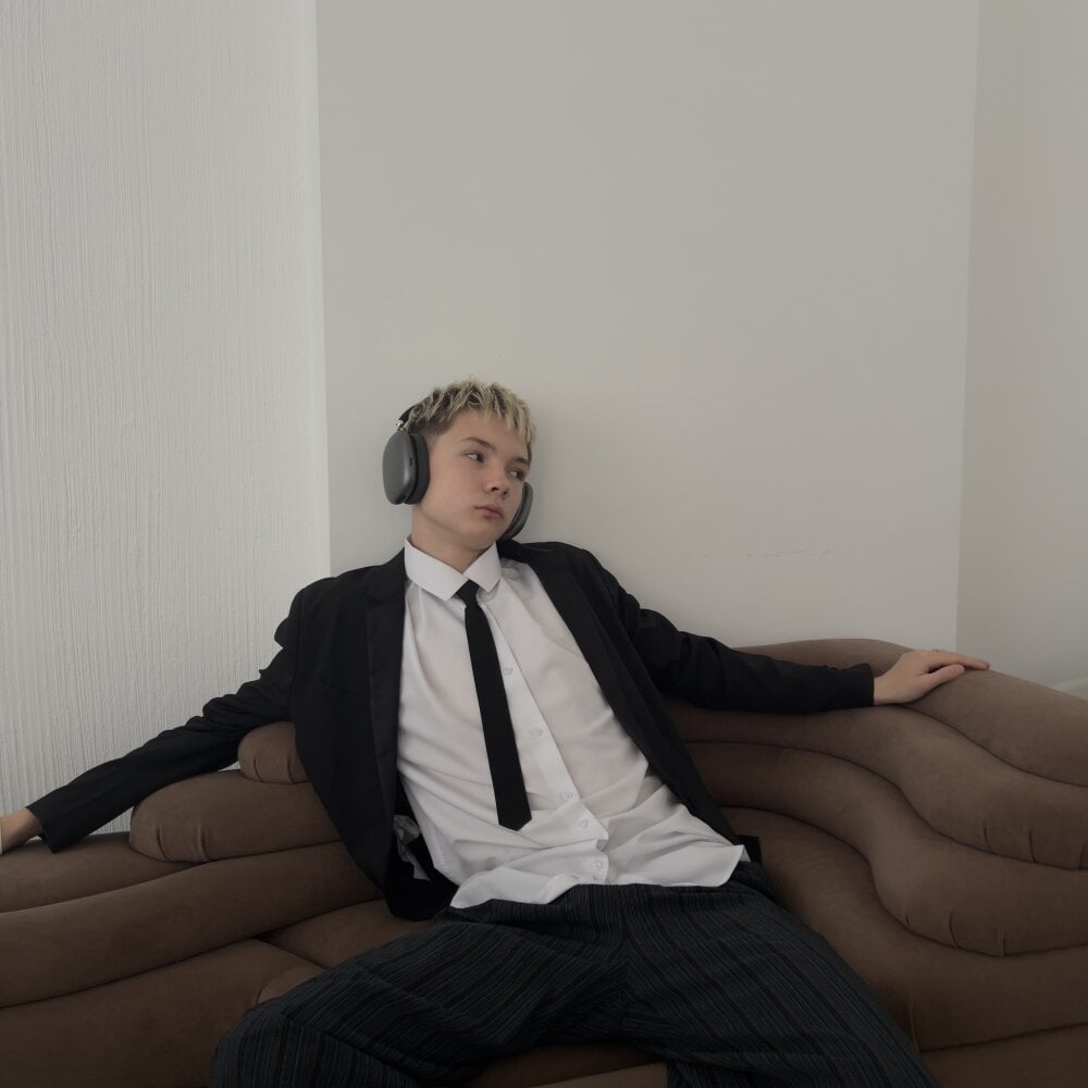 MilesSwanson's Offline XXX Chat