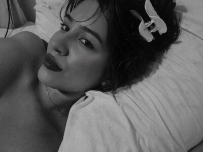 Nyxaraaa Live Cam on StripChat and RICams