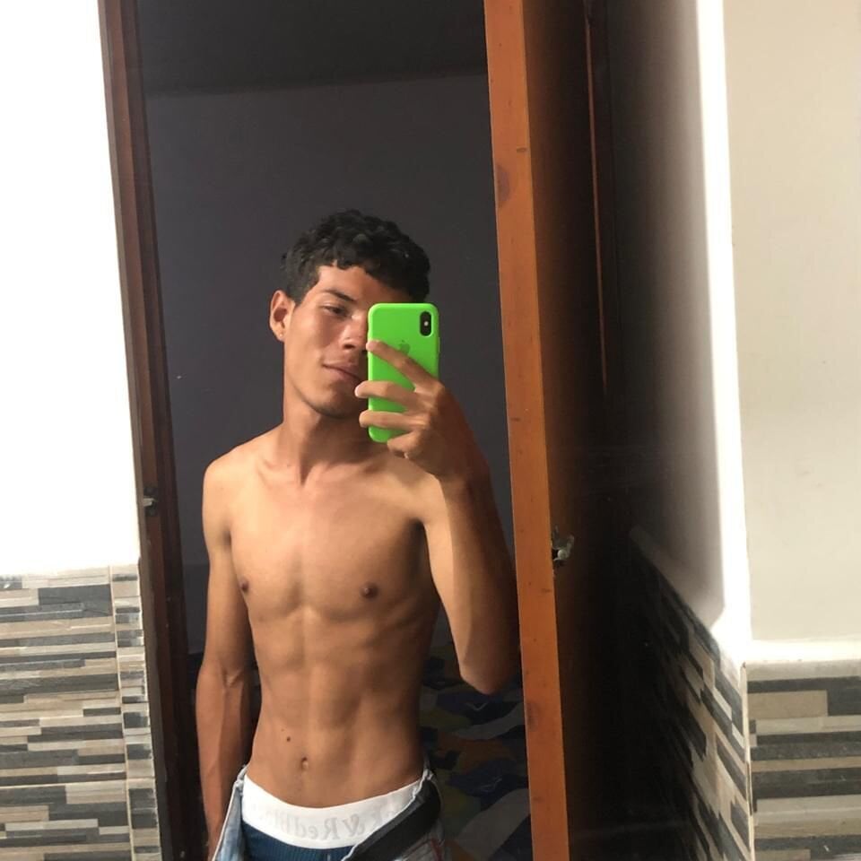 jhojan_foxxx's Offline XXX Chat