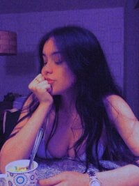 Antonella-18's Offline Chat Room