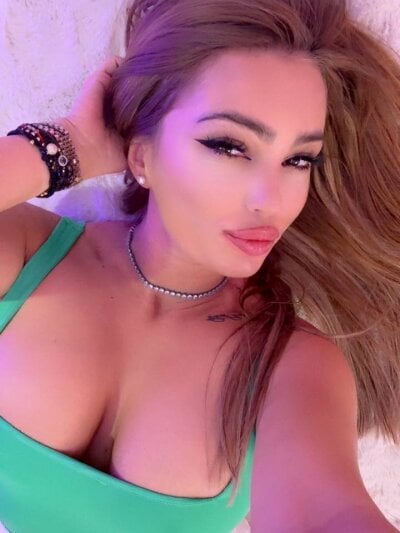 ZairaLure on StripChat