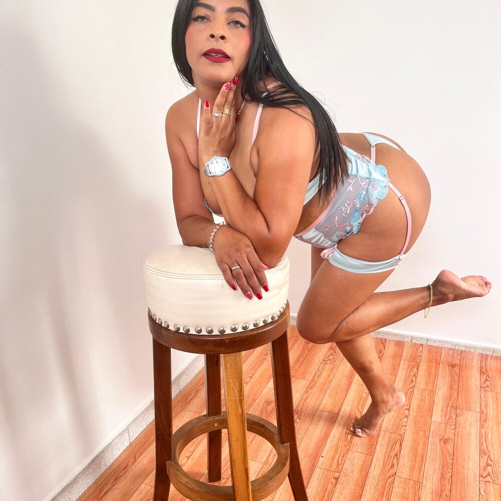 Live sex webcam photo for emma_liz_ #290281046