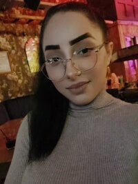 BrunetteBrianna's Offline Chat Room