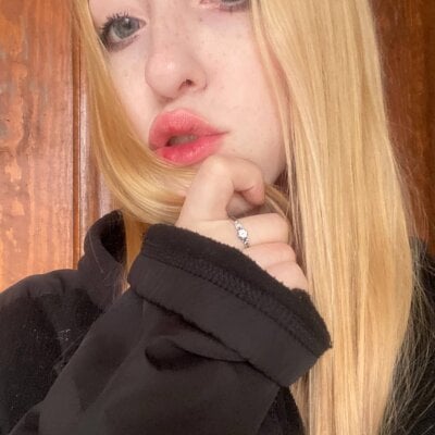 WillaDenner Female Student Striptease Webcam