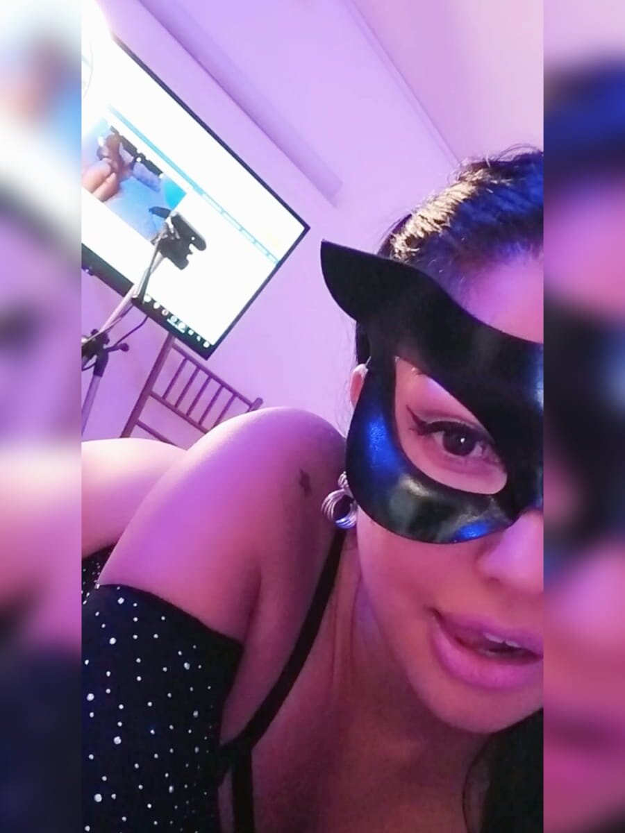 mia-krafor webcam profile - Malagasy