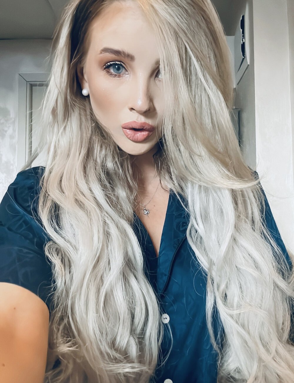 emily_bloom's Offline XXX Chat