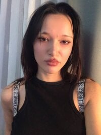 cutiebestie's Offline Chat Room