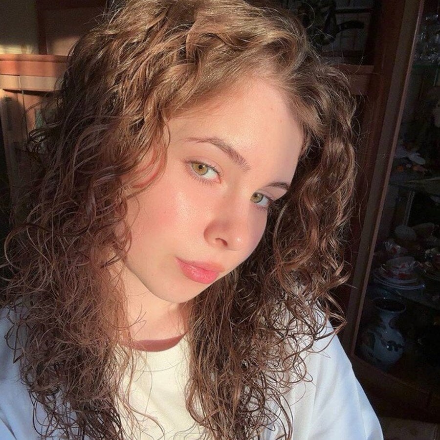 sexcam-girls.com leyla_luna livesex profile in in-a-pink-castle cams
