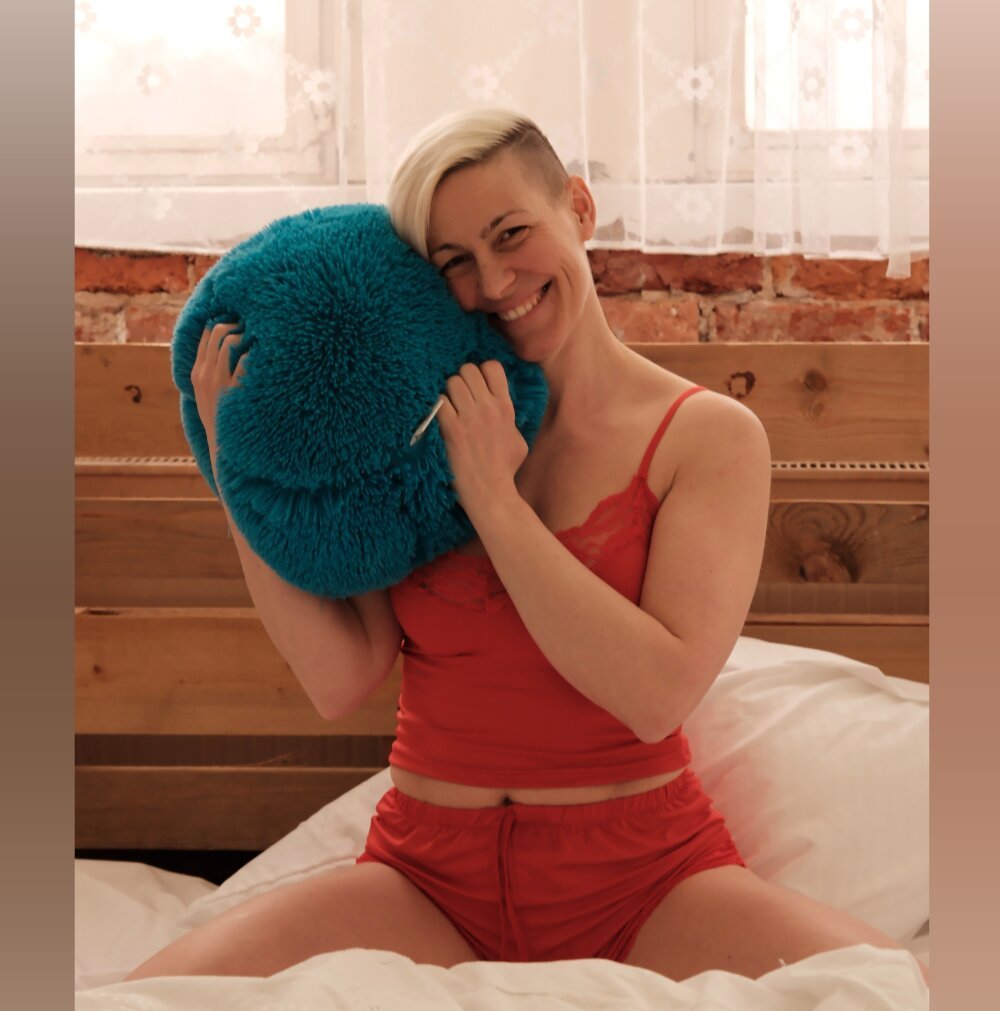 DarleenHot's Offline XXX Chat