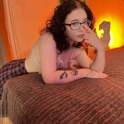 livesex.fan Laddy_Rina livesex profile in grey-eyes cams