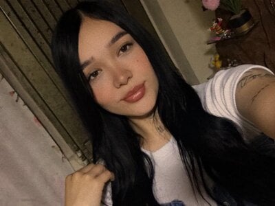 Lola_foox Female Squirtlatin Adult Cam