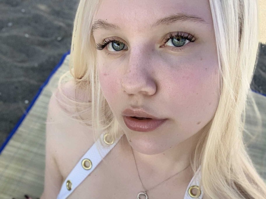 stripchat lupelewitt webcam profile pic via livesexr.com