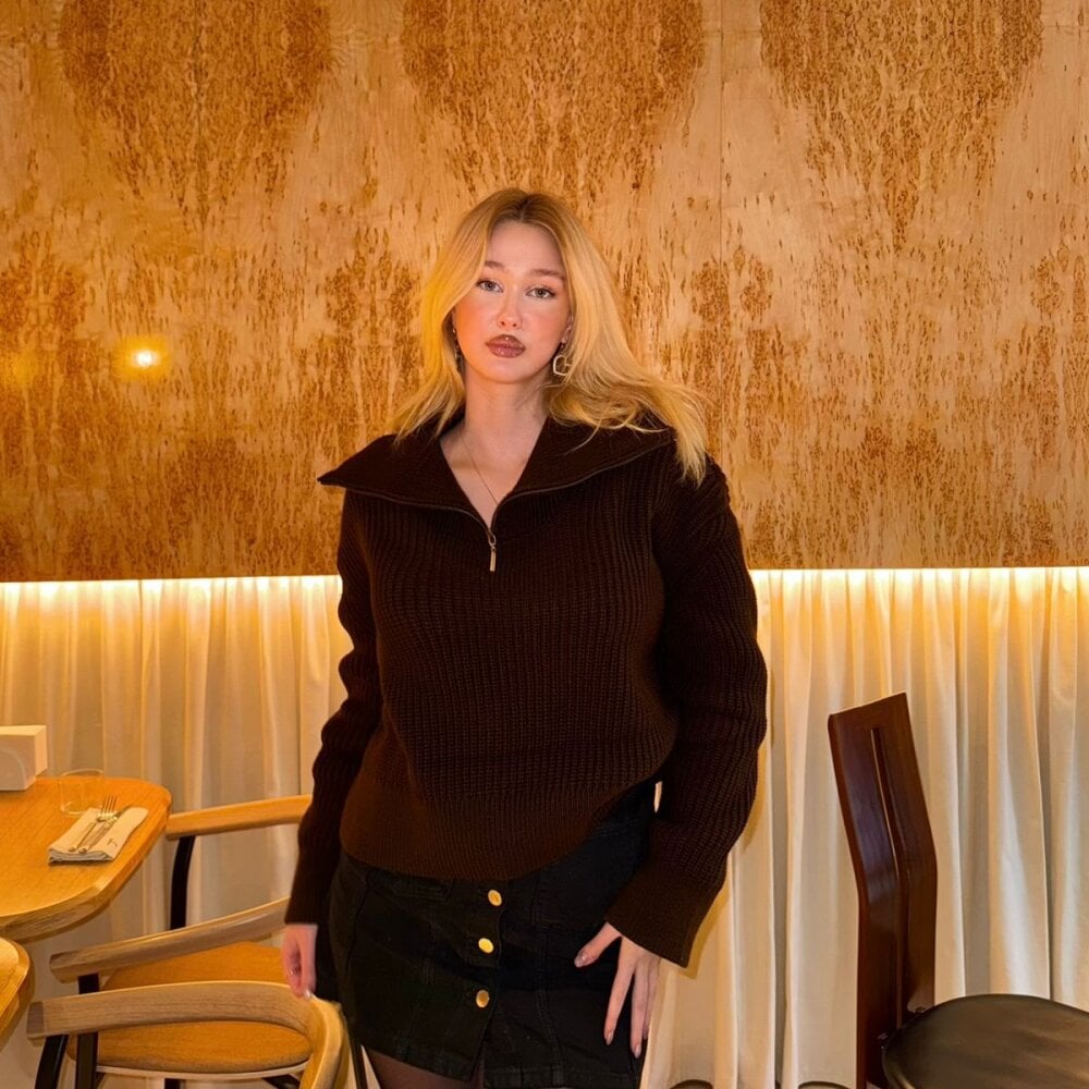 sexcam-girls.com vickiehubbard livesex profile in 5-miles-from-you cams