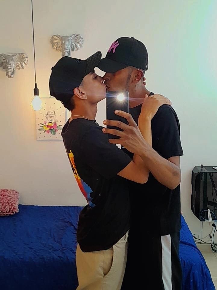 JordanAndAndrew's Offline XXX Chat