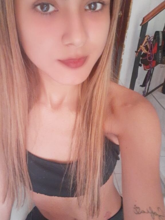 kitty_girl__ live cam model at StripChat