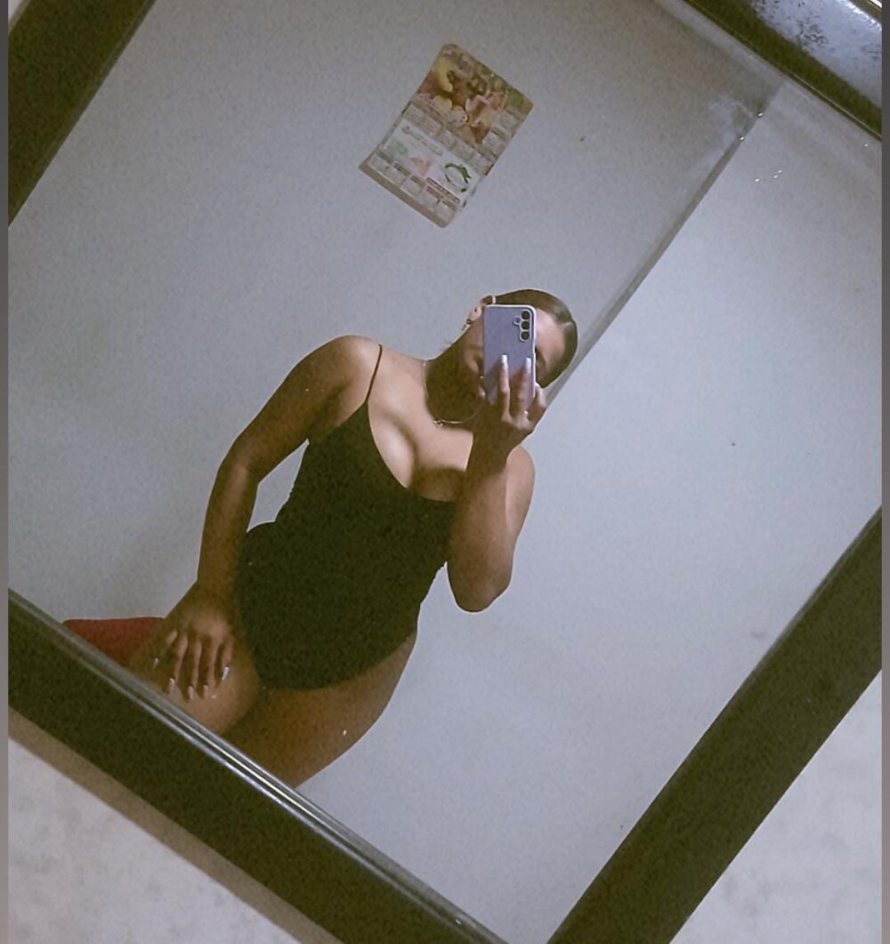 stripchat susansummer_ webcam profile pic via elivecams.com